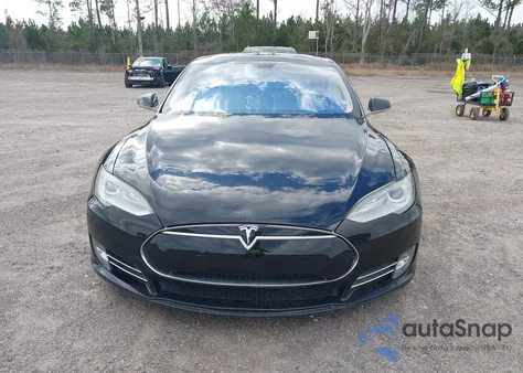 2013 Tesla Model S z USA, uszkodzony, nr VIN 5YJSA1AG3DFP04000